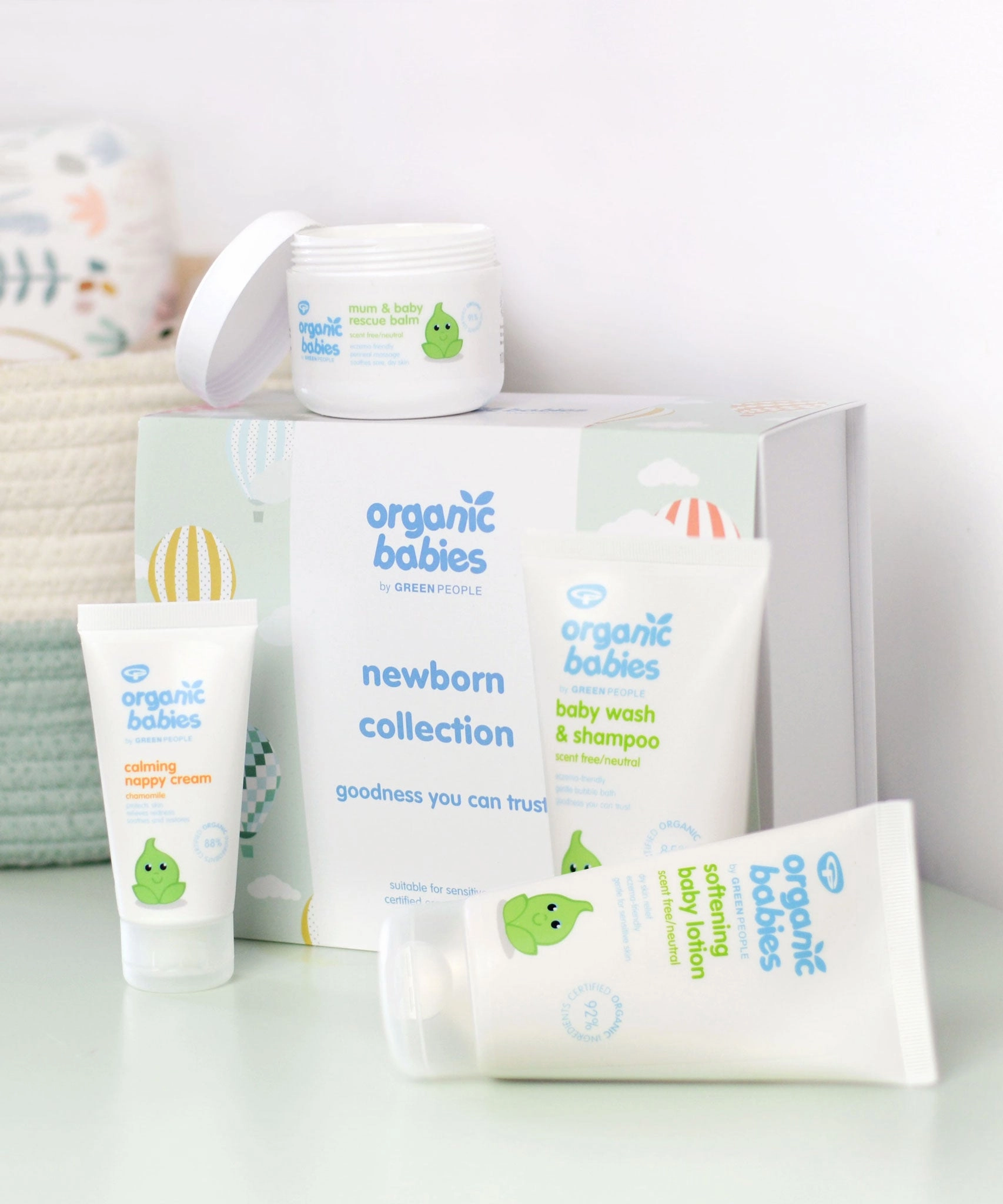 Green People Organic Babies Newborn Gift Set Box