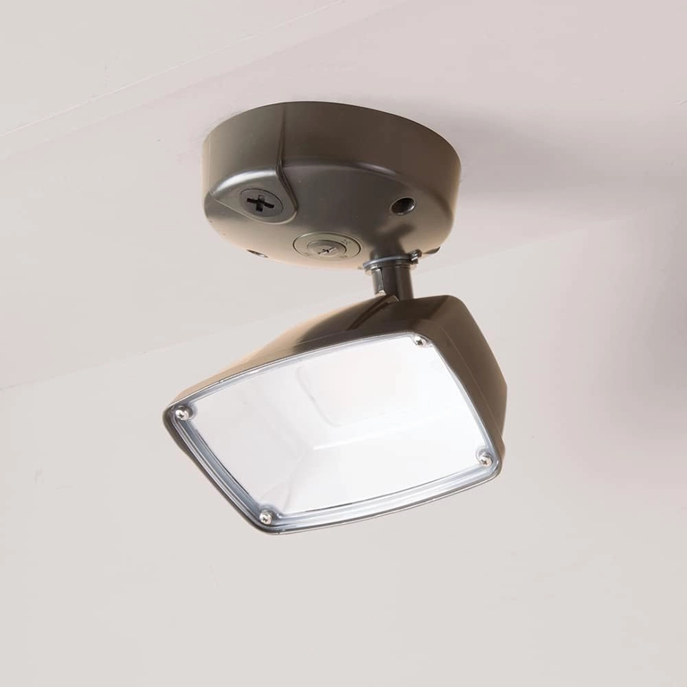 HALO FSL Single Head Outdoor Integrated LED Flood Light Selectable Color Temperature Bronze