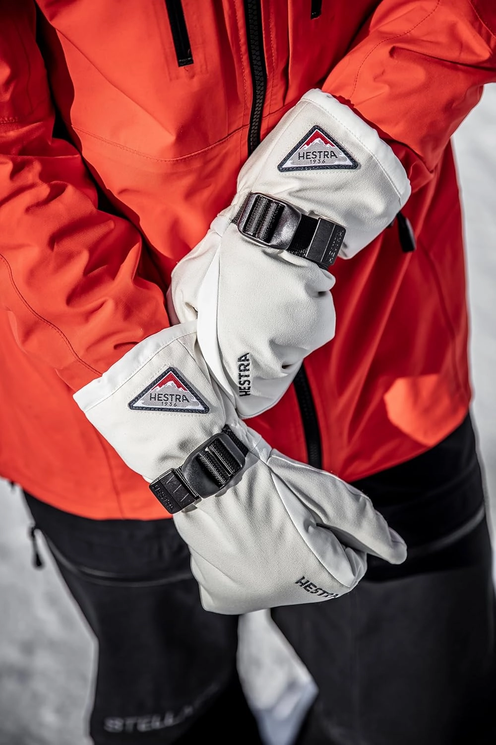 Hestra Unisex Powder Gauntlet Mitt, Windproof, Leather Everyday Winter Wear, Alpine Skiing Mitten for Men & Women