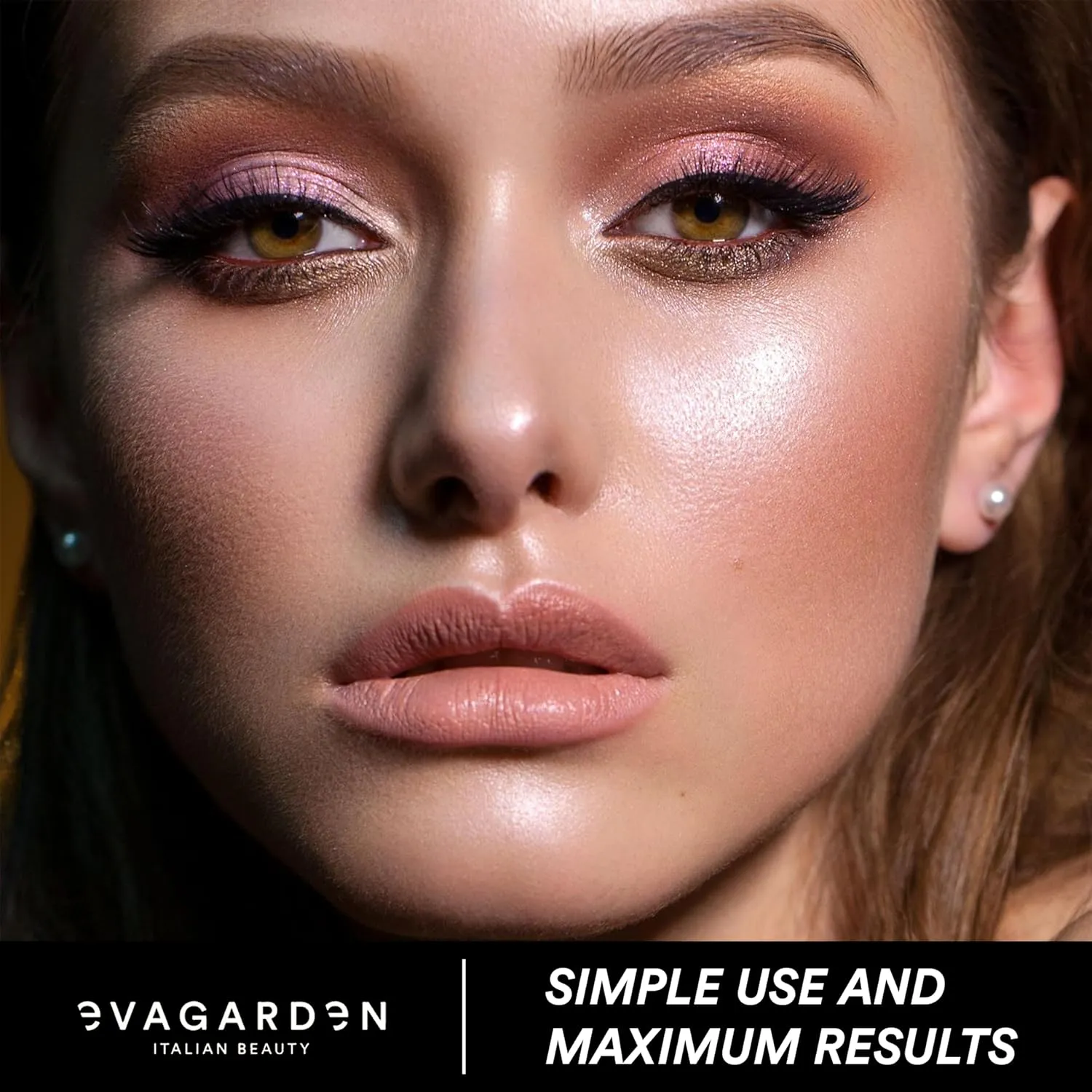 Luxury Compact Powder - Soft and Luxurious Texture Melts on Your Skin for Smooth Finish - Long-Lasting Flawless Appearance - Helps Minimize Small Wrinkles - 890 Bisquit - 0.35 oz