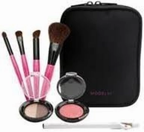 MODEL CO STROKE OF GENIUS,8 PIECE BRUSH AND MAKEUP COLLECTION