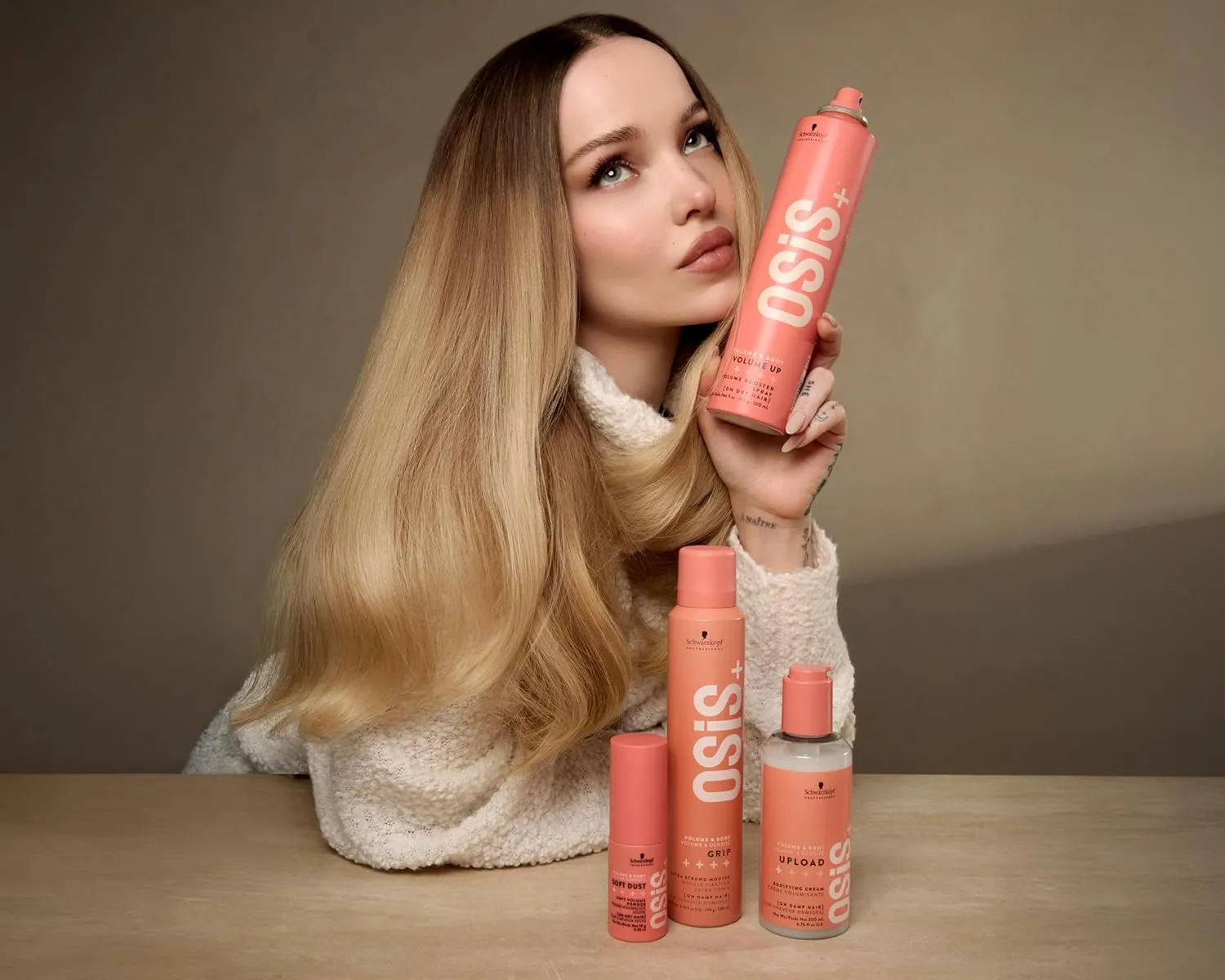 OSiS  Soft Dust - Lightweight Volume Powder for Root Lift & Natural Shine